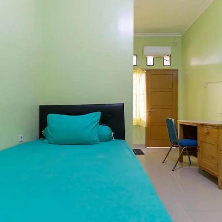 Kostawira Syariah Bintaro Mitra Reddoorz Hotell Mencil Exteriör bild