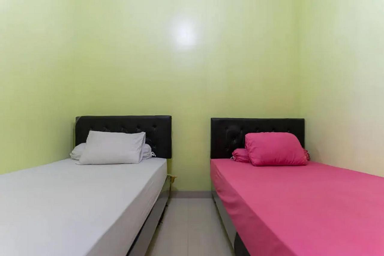 Kostawira Syariah Bintaro Mitra Reddoorz Hotell Mencil Exteriör bild