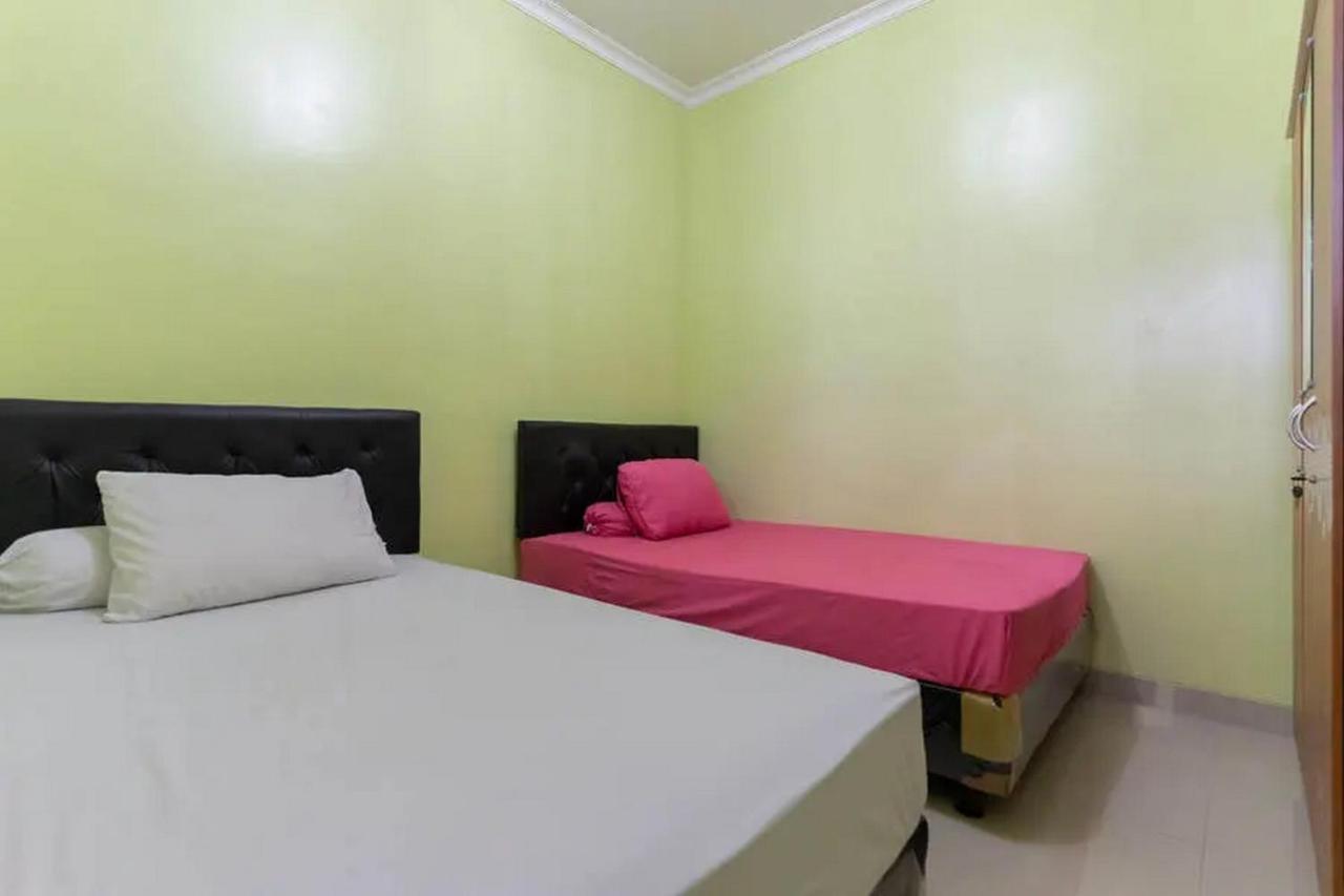 Kostawira Syariah Bintaro Mitra Reddoorz Hotell Mencil Exteriör bild