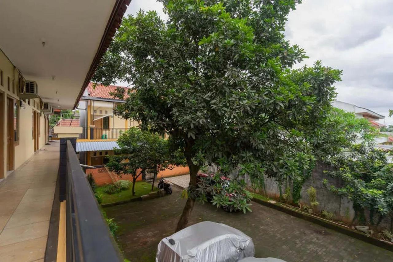 Kostawira Syariah Bintaro Mitra Reddoorz Hotell Mencil Exteriör bild