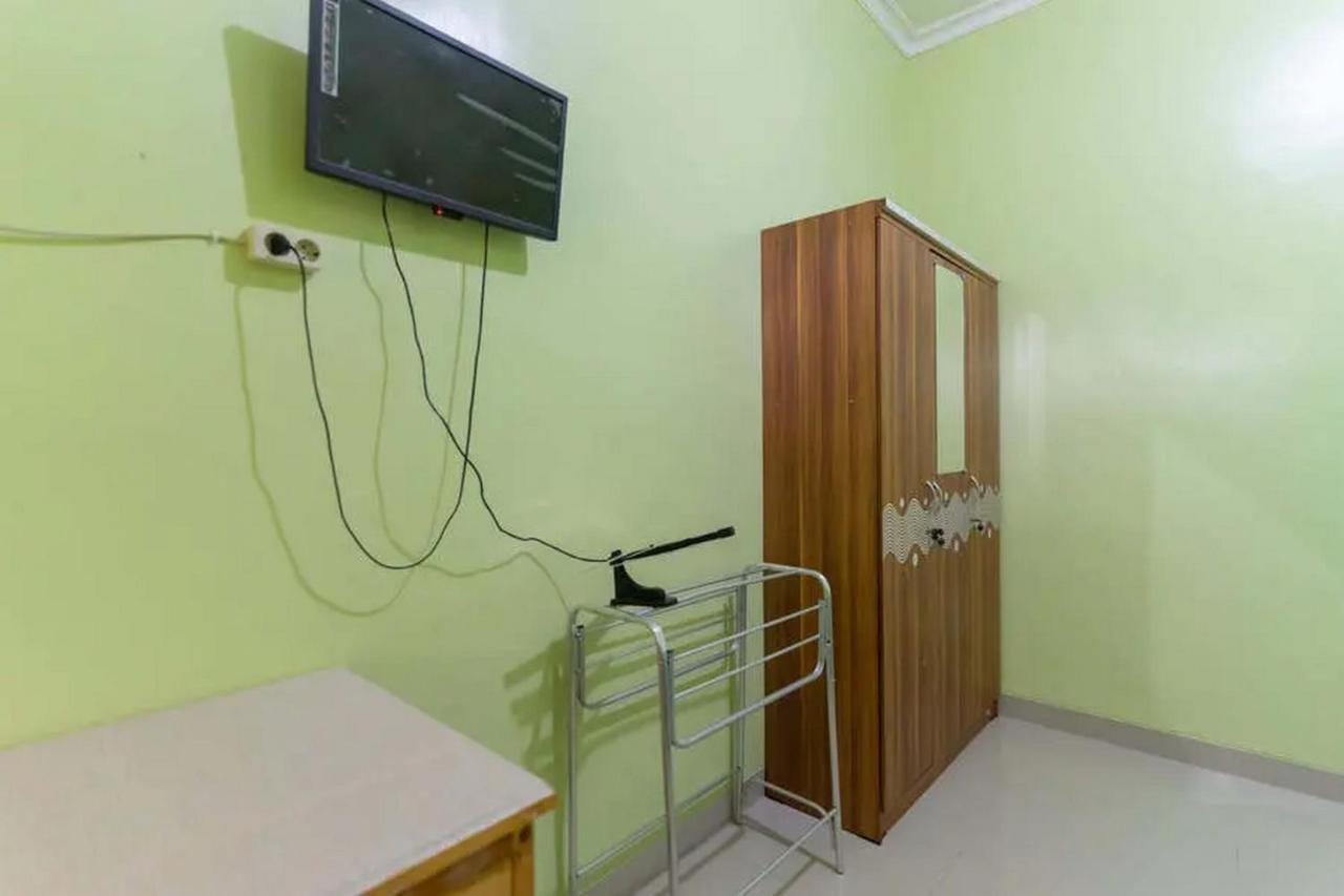 Kostawira Syariah Bintaro Mitra Reddoorz Hotell Mencil Exteriör bild