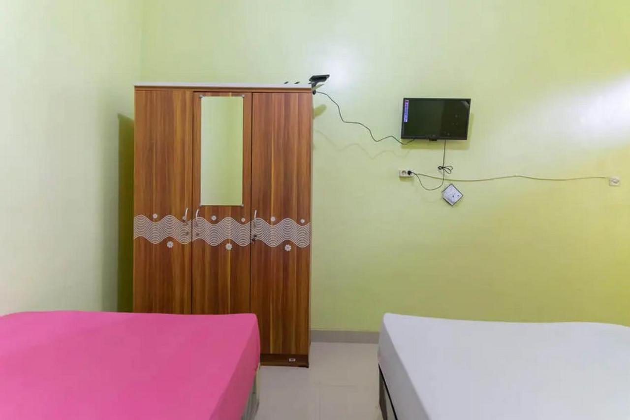 Kostawira Syariah Bintaro Mitra Reddoorz Hotell Mencil Exteriör bild