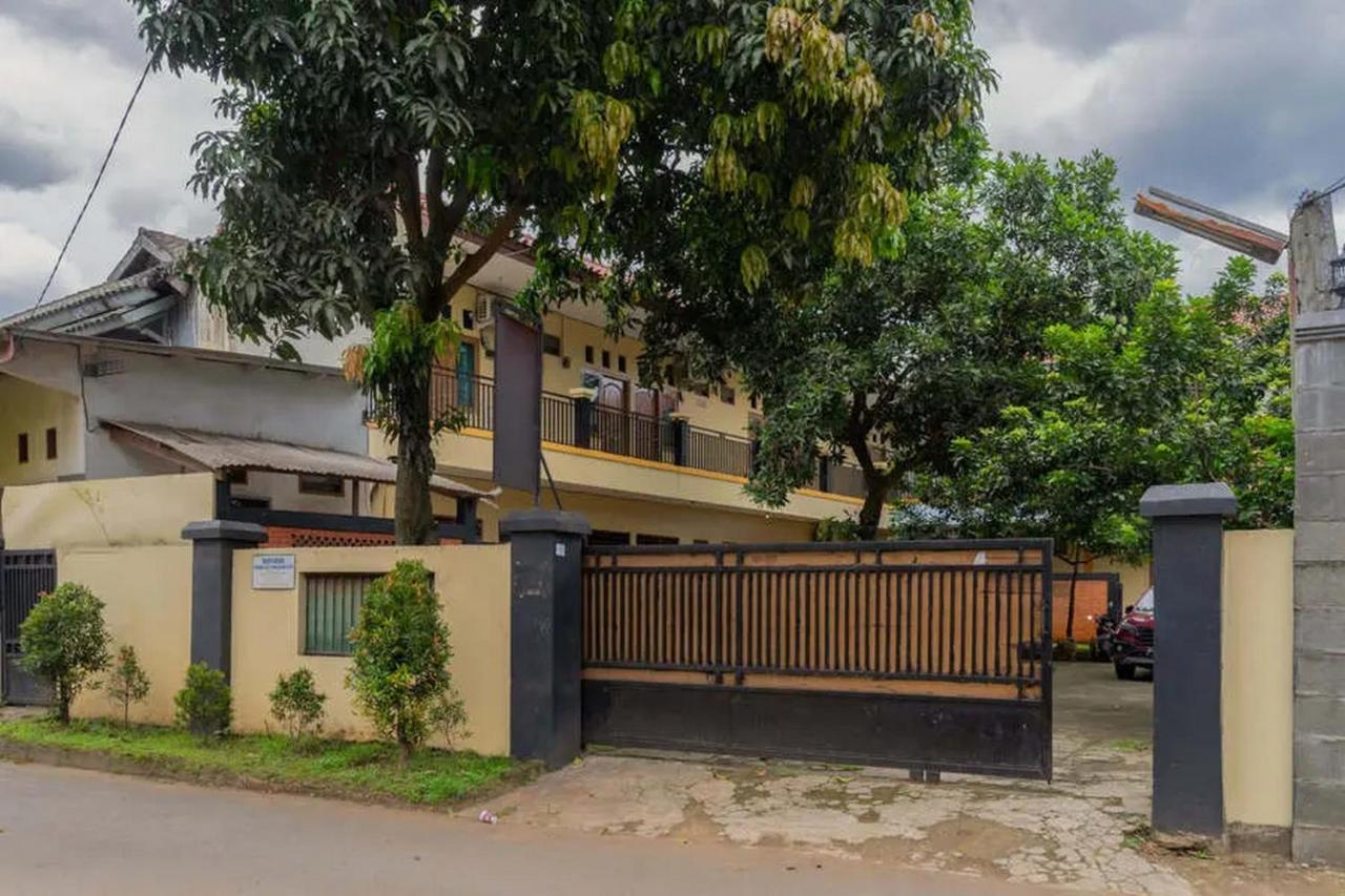 Kostawira Syariah Bintaro Mitra Reddoorz Hotell Mencil Exteriör bild