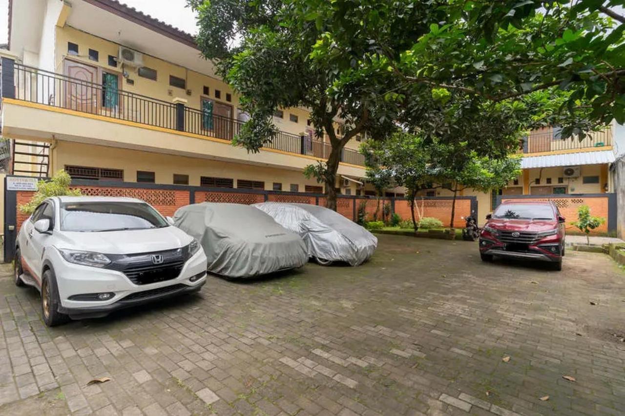Kostawira Syariah Bintaro Mitra Reddoorz Hotell Mencil Exteriör bild