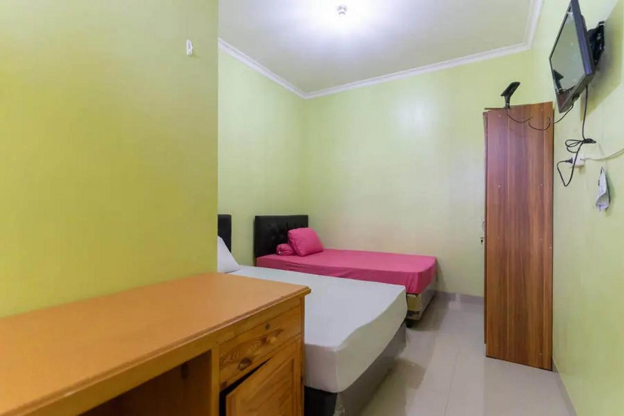 Kostawira Syariah Bintaro Mitra Reddoorz Hotell Mencil Exteriör bild