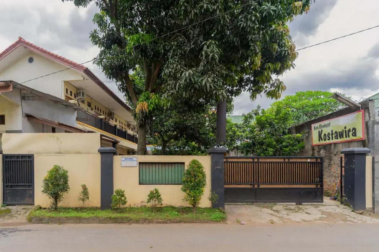 Kostawira Syariah Bintaro Mitra Reddoorz Hotell Mencil Exteriör bild