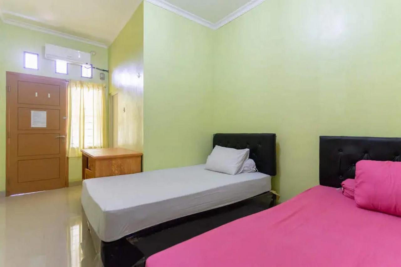 Kostawira Syariah Bintaro Mitra Reddoorz Hotell Mencil Exteriör bild